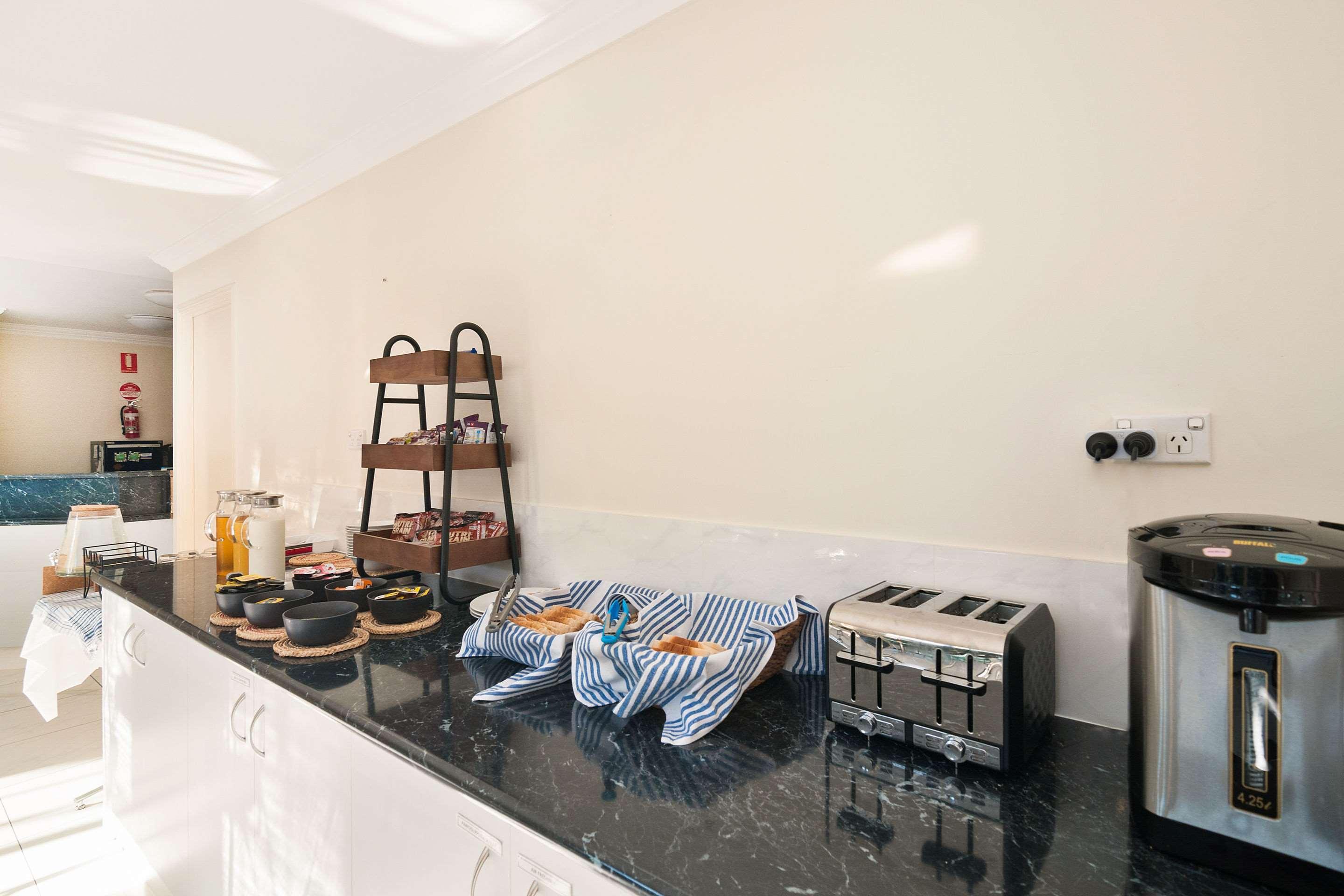 Econo Lodge Waterford Loganlea Buitenkant foto
