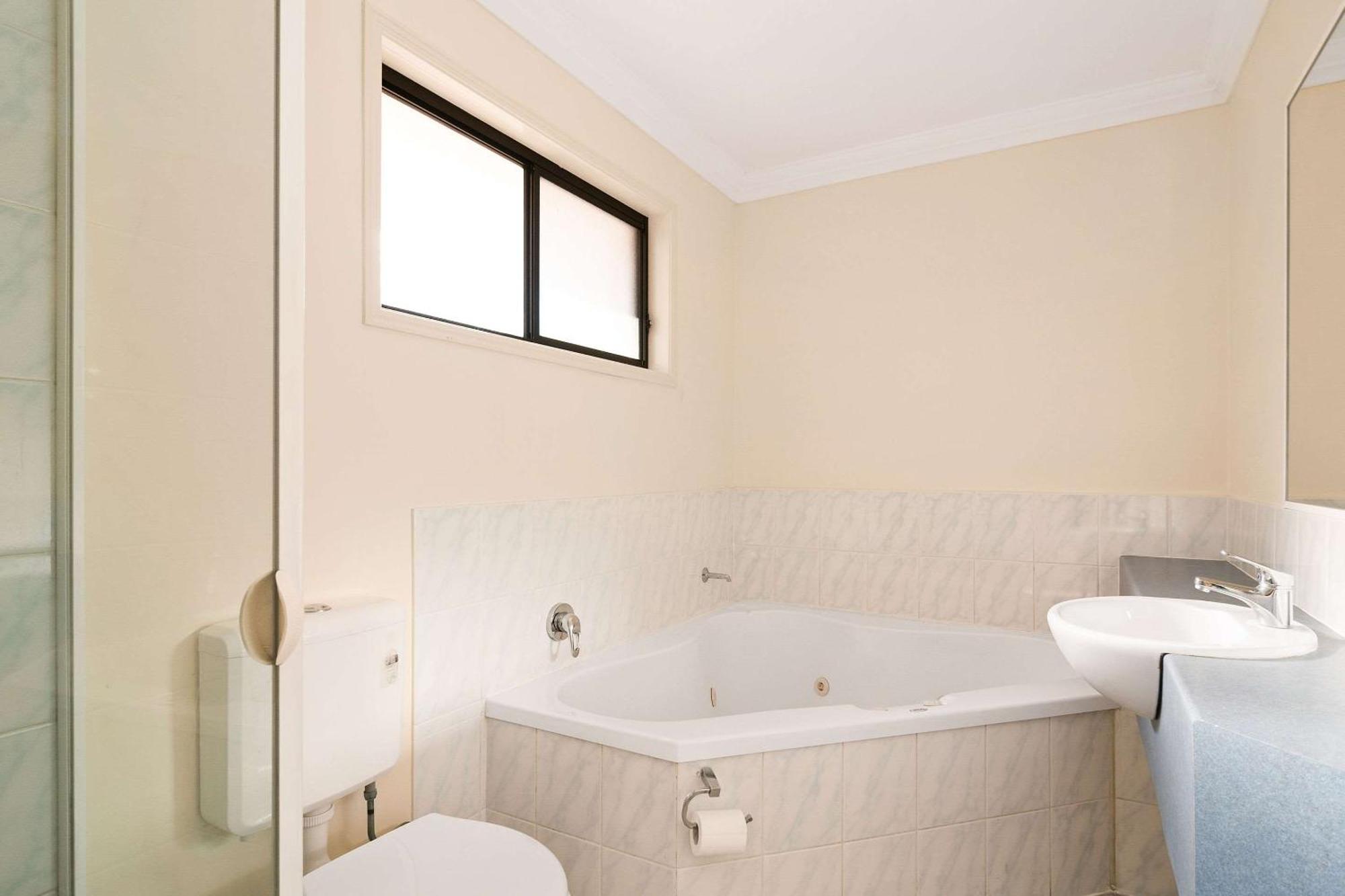 Econo Lodge Waterford Loganlea Buitenkant foto